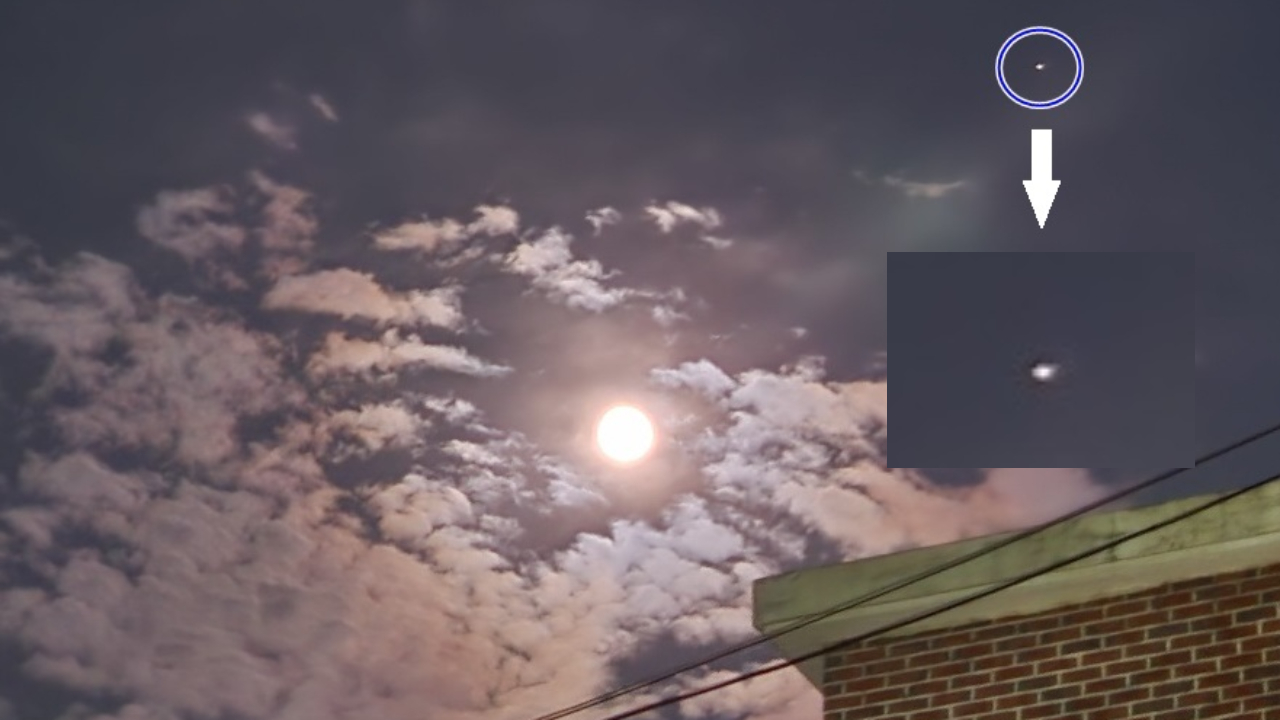 12일 뜬 철갑상어의 달 기본 모드 촬영, 우측 상단에 토성이 확인된다.