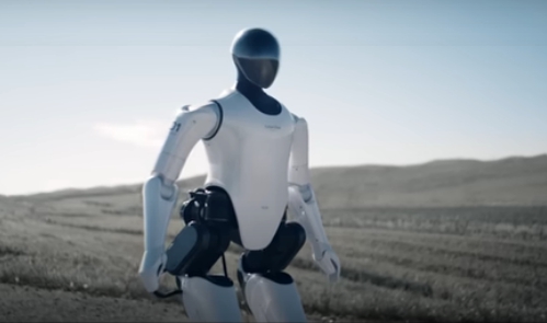 샤오미 로봇 사이버원이 넘어질 경우 혼자 일어설 수 없다는 지적이 나왔다. (사진 : 샤오미 사이버원 홍보 영상 캡처)