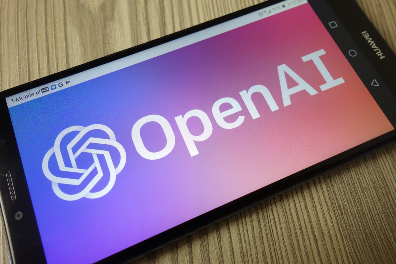 오픈AI가 GPT-3 API 가격을 대폭 내린 새 가격 정책을 시행한다. (사진 : 셔터스톡)