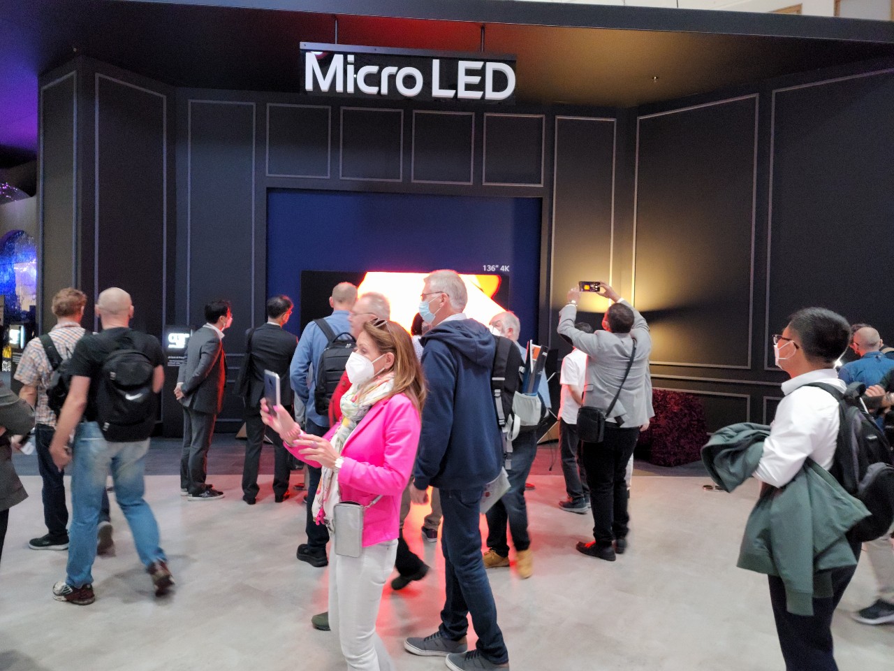 LG전자의 TV관도 IFA 2022의 최고 인기 부스다. 많은 관람객들이 모여들었다.