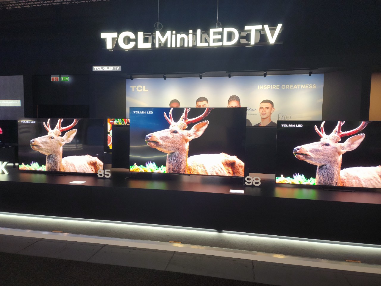 98인치 미니 ED TV를 선보인 중국의 TCL 전시장. (사진=김영하 기자)