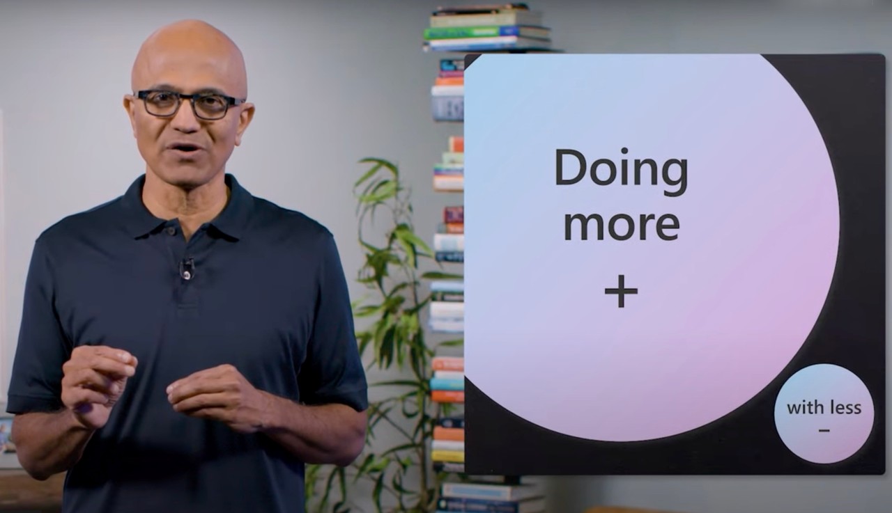 MS이그나이트 2022에서 기조연설하는 사샤 나델라 CEO(사진=MS 라이브 영상 캡처)