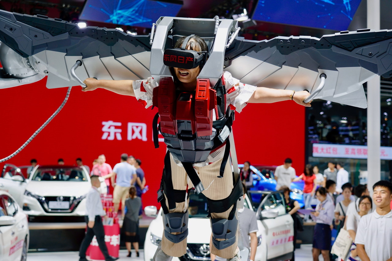 중국 행사장에 등장한 VR기기 (사진=셔터스톡)