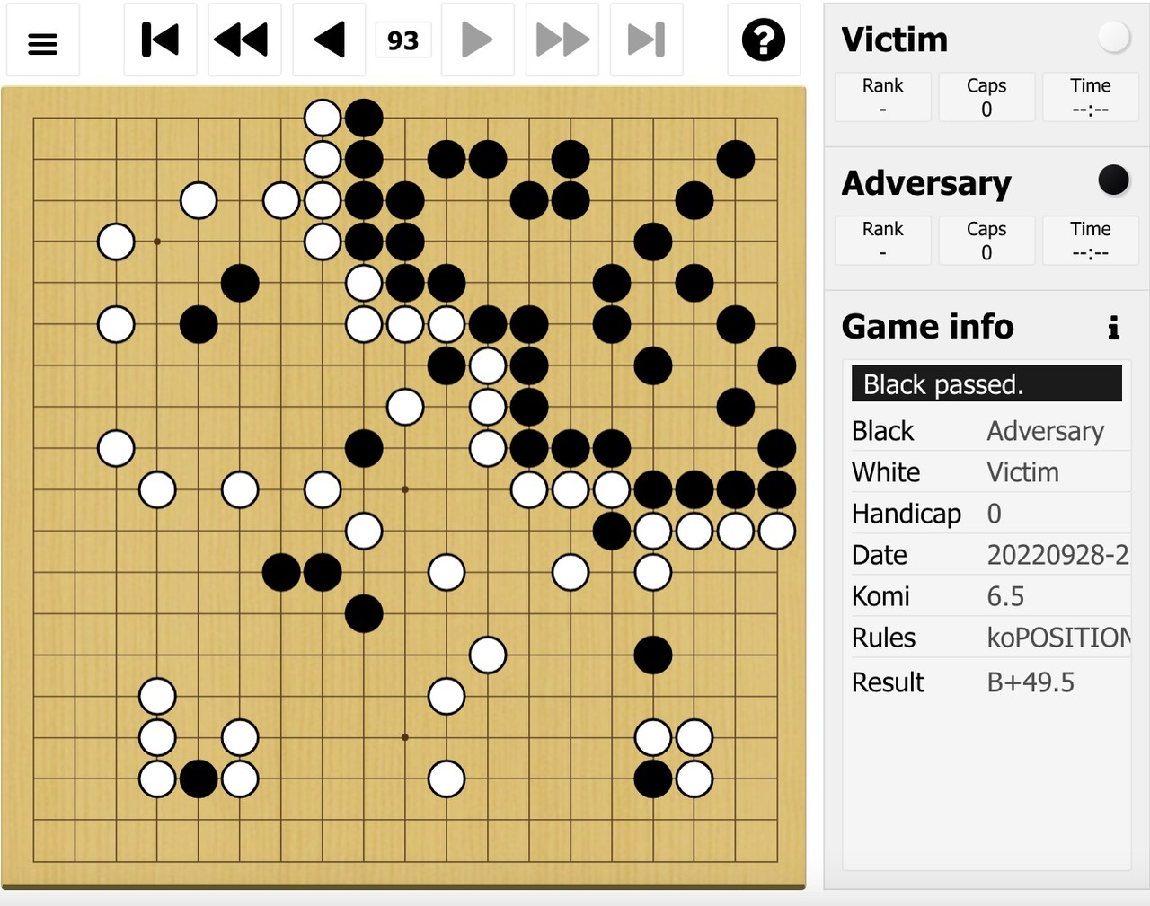카타고(Victim)와 약점 공격 프로그램(Adversary)의 대국. 카타고가 백돌. (사진=논문 "Adversarial Policies Beat Professional-Level Go AIs")