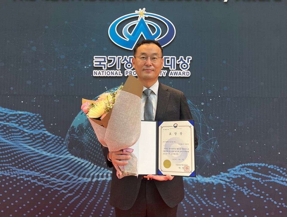 국가생산성대회에서 표창장을 받은 박준형 인피닉 대표 (사진=인피닉)