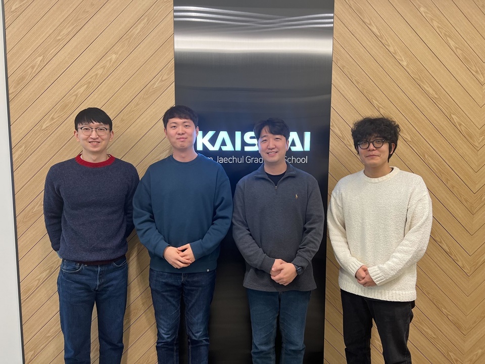 윤세영 KAIST 김재철AI대학원 교수(왼쪽부터), 이기훈 박사과정, 김상묵 박사과정, 김준기 석사과정 (사진=KAIST)