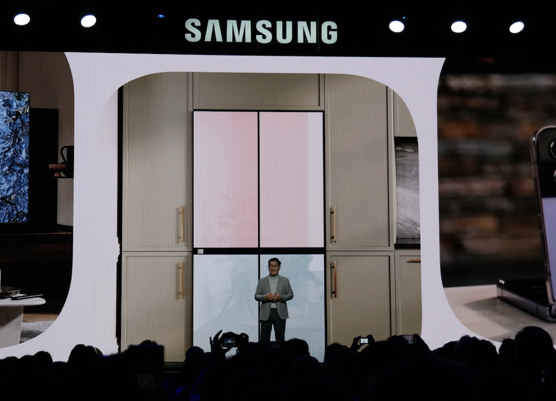 한종희 삼성전자 부회장이 환영 연설을 펼치고 았다.