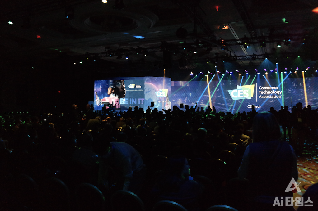 키노트가 열린 팔라조 볼룸에는 3000여명의 취재진이 몰렸다.