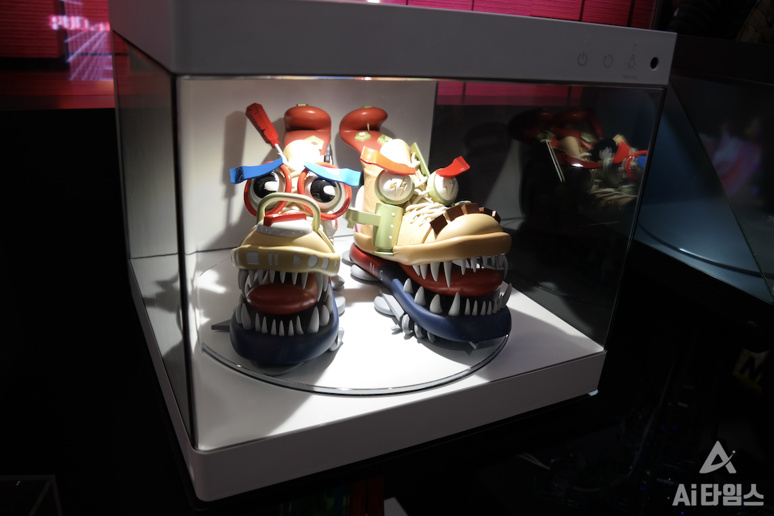 특이한 외형과 콘셉트로 인기를 끈 메타버스용 NFT 신발 ‘몬스터 슈즈’와 신발관리 솔루션 ‘스타일러 슈케이스