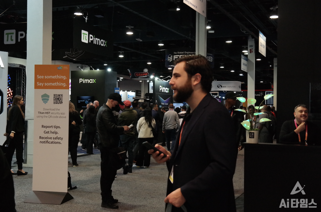 센트럴관에 들어서자마자 보이는 즐비한 관람객들로 이번 CES의 인기를 체감할 수 있다. 