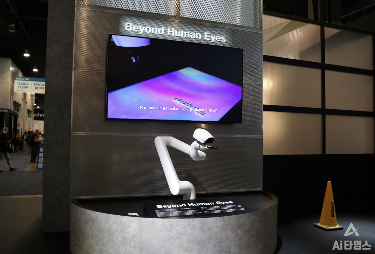 캐논의 광학 기술 기반 로봇팔