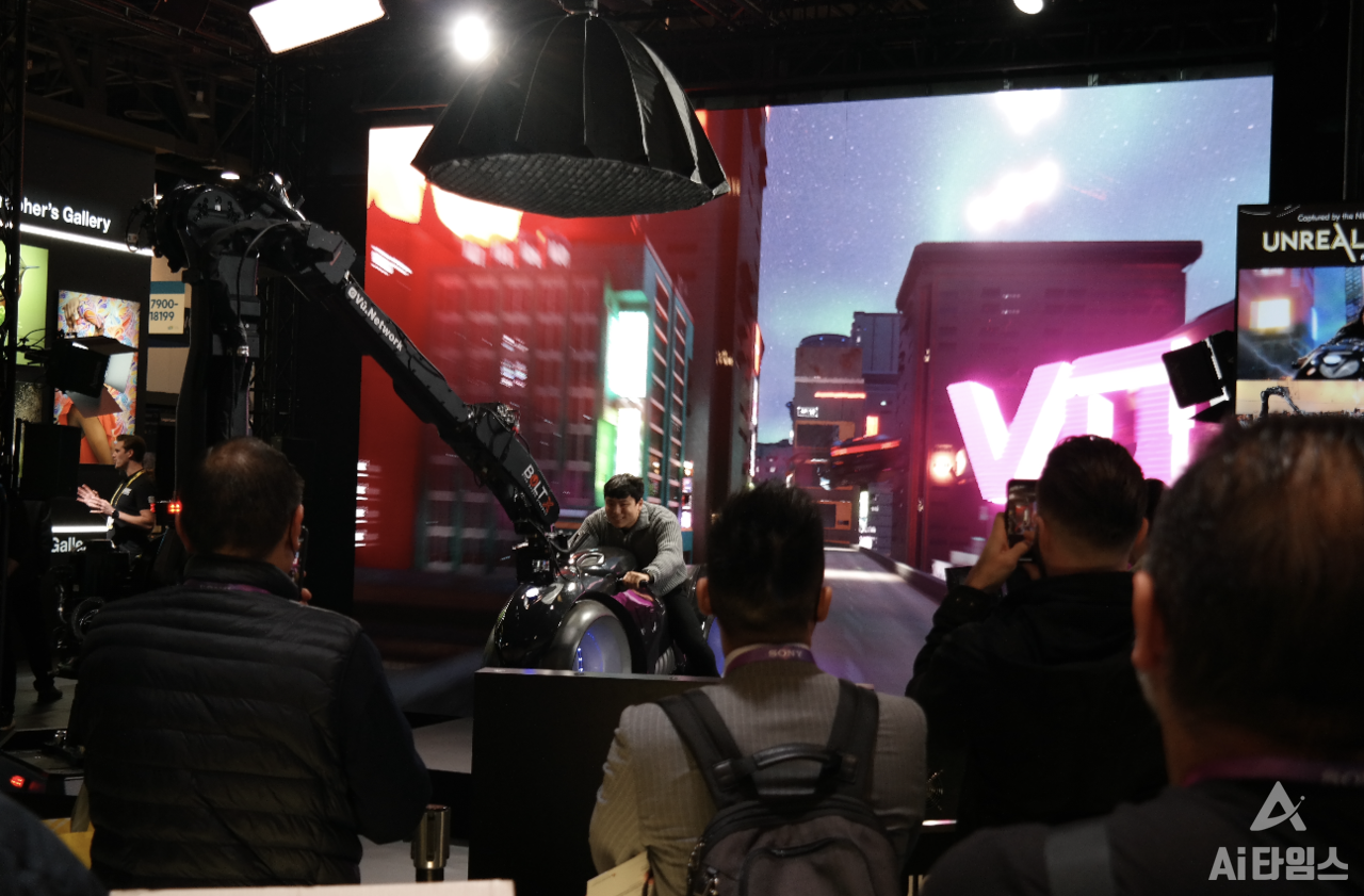 니콘 자회사인 MRMC의 로봇팔 장착 차량