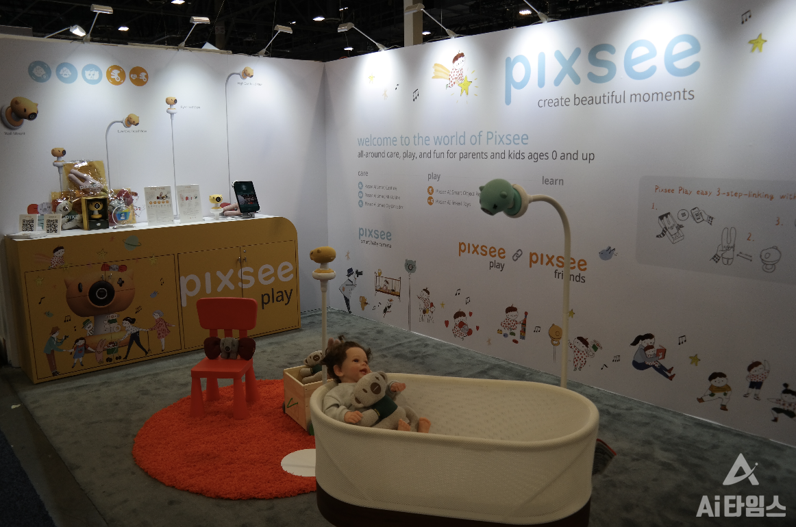 스마트 베이비 모니터를 선보인 픽시. 아이를 어르는 것은 물론 모니터링 기능까지 갖췄다.