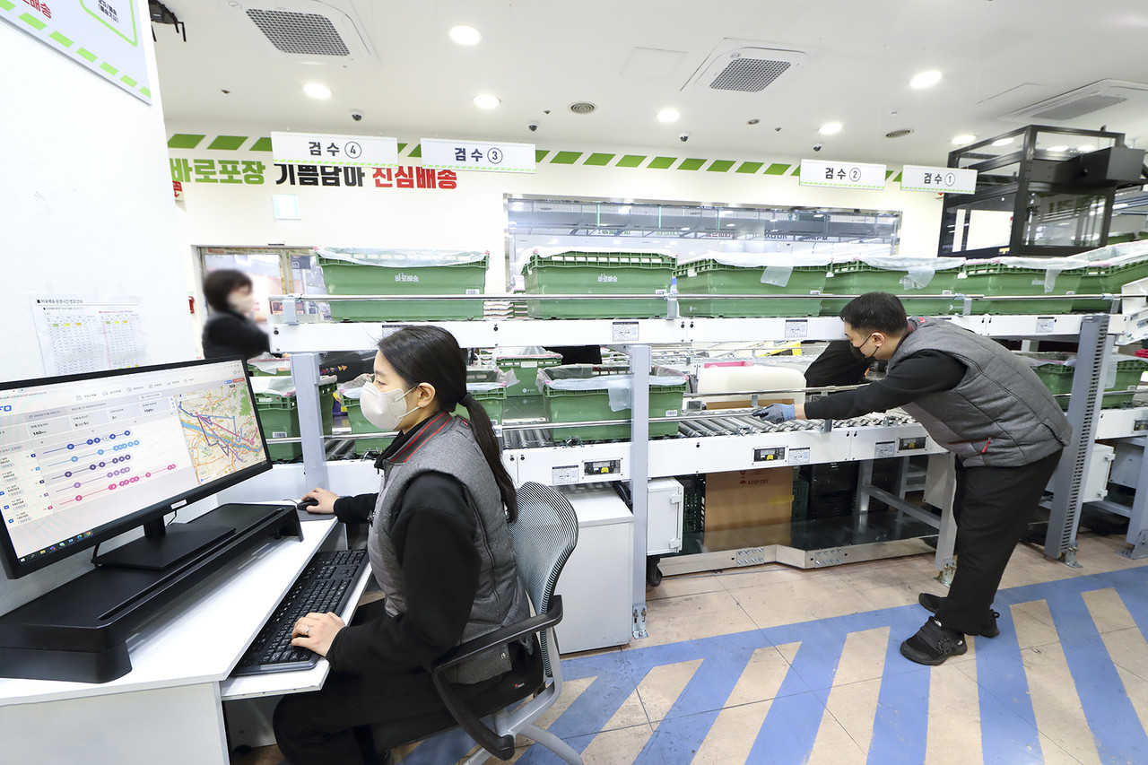  롯데온에 AI 운송 플랫폼 '리스포'를 적용하는 모습 (사진=KT)