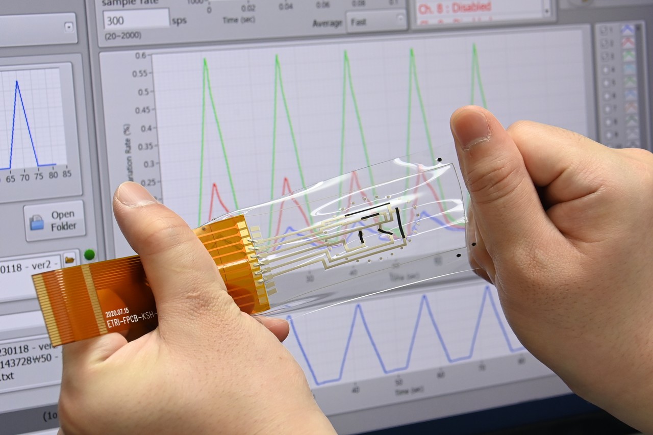 ETRI가 개발한 피부 부착형 스트레인 센서 (사진=ETRI)