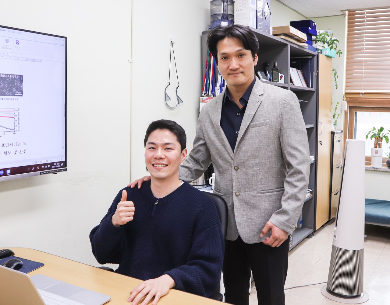 엄광섭 GIST 교수와 김수빈 박사과정생의 모습. (사진=광주과학기술원)