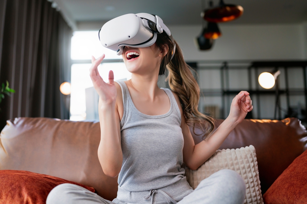 한국콘텐츠진흥원이 '실감 콘텐츠 실태조사 및 중장기 전략 연구' 보고서를 발간해 VR·AR 등 관련 산업분야에 대한 전망을 내놓았다. (사진=셔터스톡)