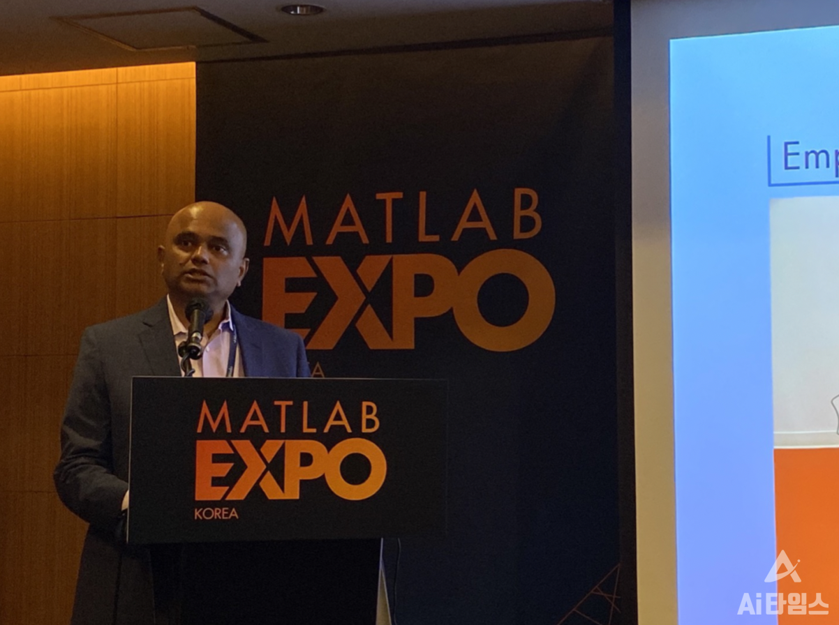 기조연설 중인 사미르 프라부 매스웍스 인더스트리 이사 