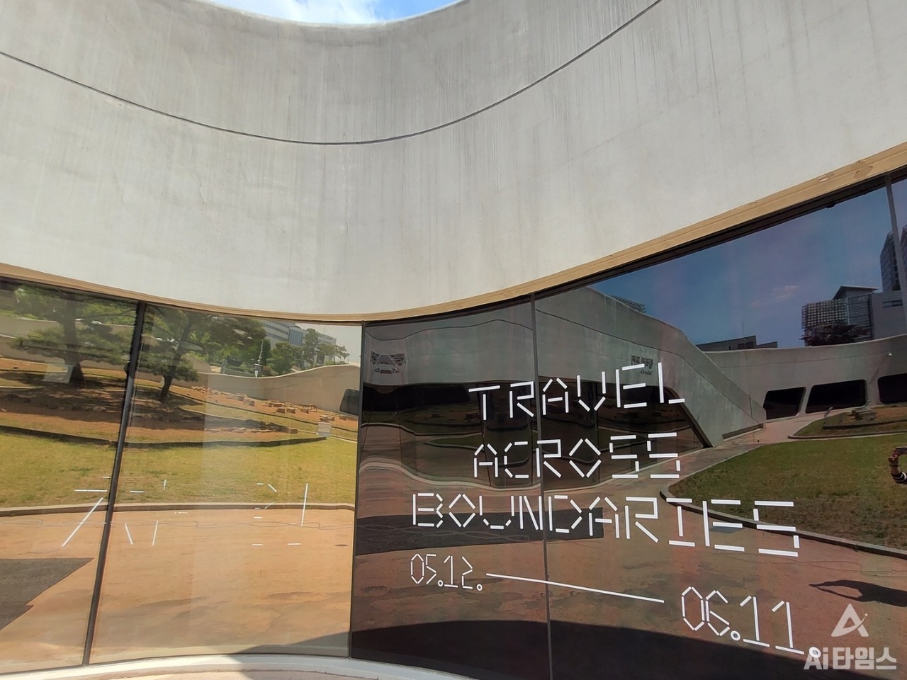 DDP 갤러리문 차원여행 전시장 외관