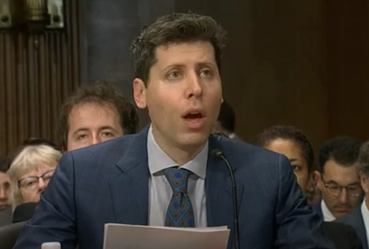 미 상원 청문회에서 증언 중인 샘 알트먼 오픈AI CEO (사진=유튜브 Thisclaimer 채널 캡처)