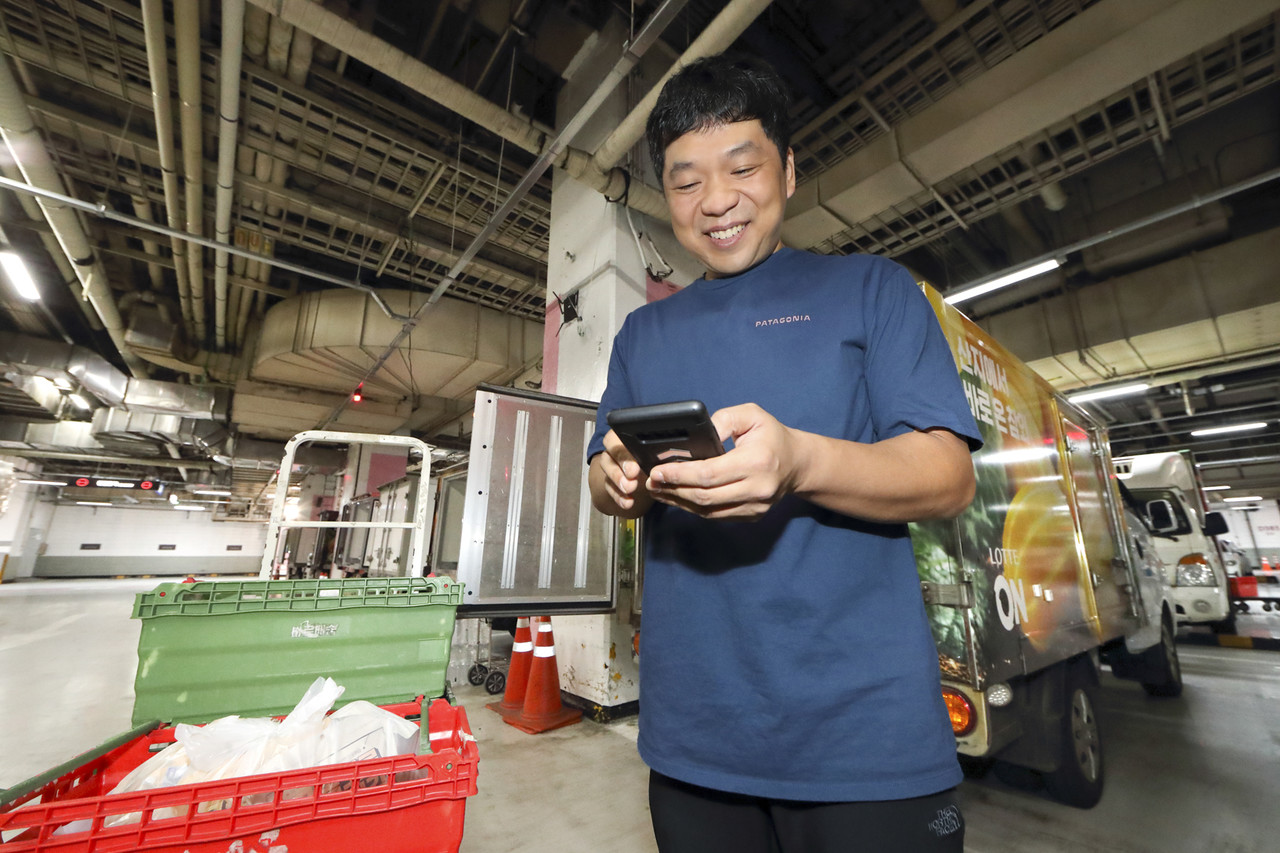 KT가 롯데온과 손잡고 운송 최적화부터 배송 효율화까지 가능한 디지털 물류 솔루션 패키지를 적용한다 (사진=KT)