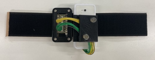 제안 방식으로 제작한 휴대용 전완 착용 센서 밴드 (사진=KAIST)