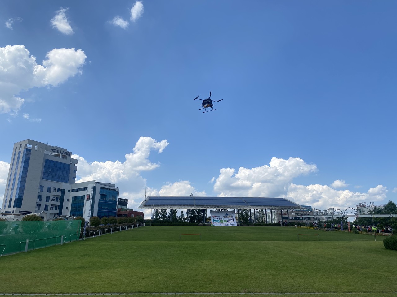 호그린에어는 이번 대응훈련에 수소드론을 투입했다. 이 드론은 수소파워팩 기반 'HG-LH-Mk3'모델로 3시간 이상의 장시간 체공이 가능하다.