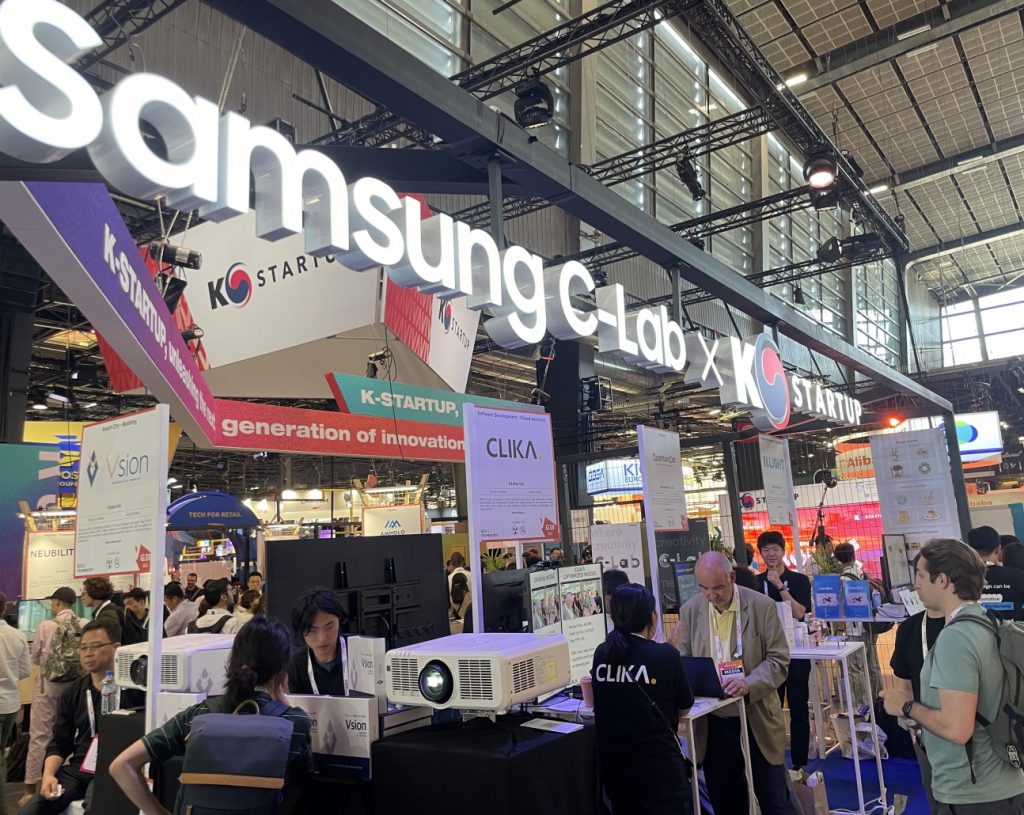 O salão de exposições Samsung Electronics C Lab participa 