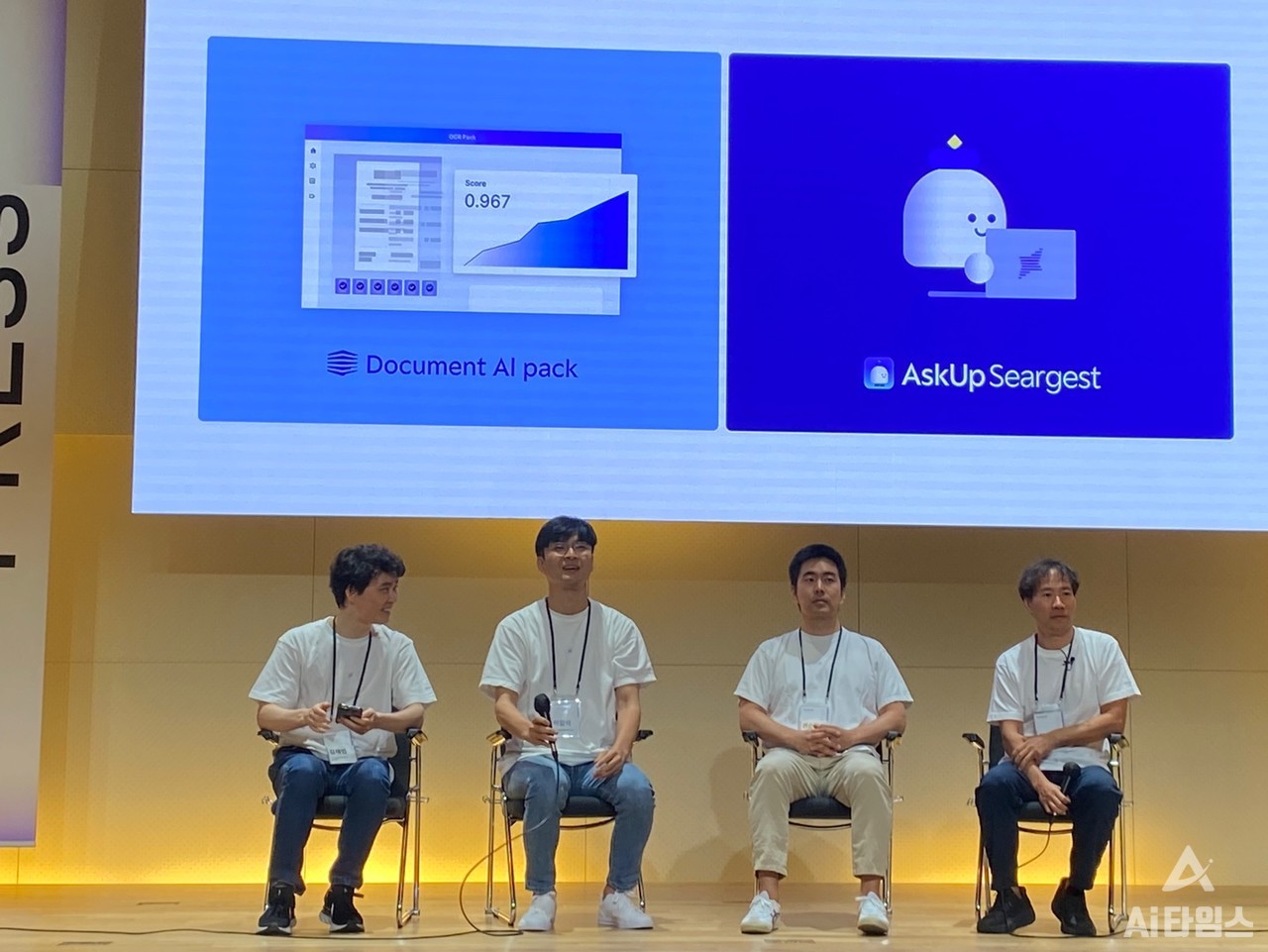 김성훈 대표(오른쪽)과 업스테이즈의 주요 기술 스태프 