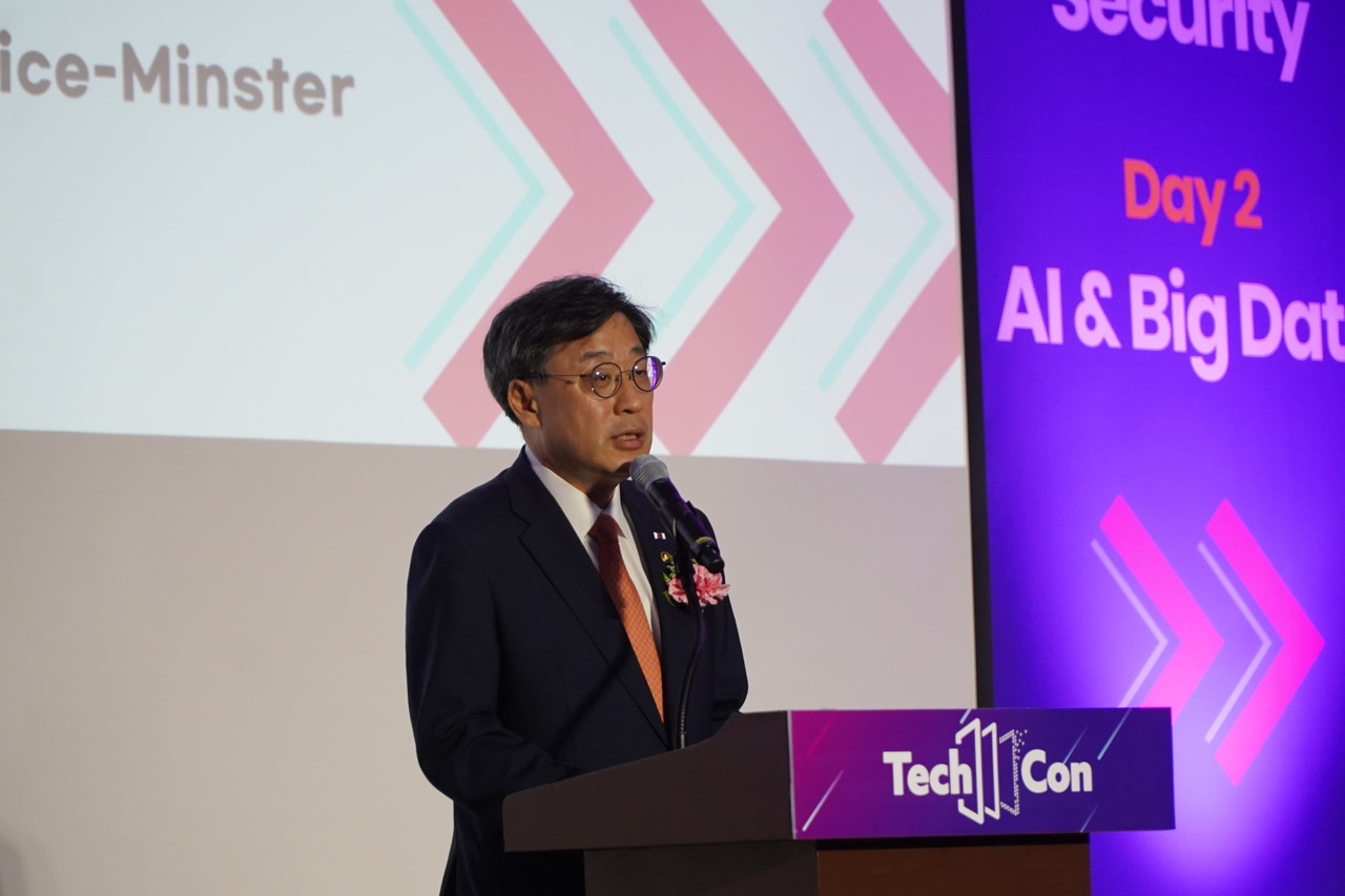 Park Yoon-kyu, 2nd Vice Minister of Science and ICT, delivers a congratulatory speech at the Korea Artificial Intelligence Industry Awards Ceremony held at COEX on the 29th.  (Photo = Reporter Cho Ye-ju joyejuoffice@aitimes.com)