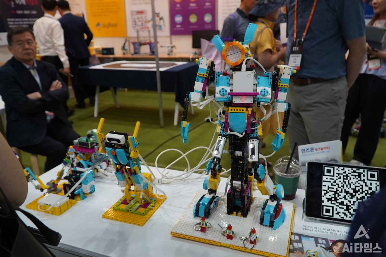 Hands on Technology's educational Lego robot (Photo = Reporter Cho Ye-ju joyejuoffice@aitimes.com)