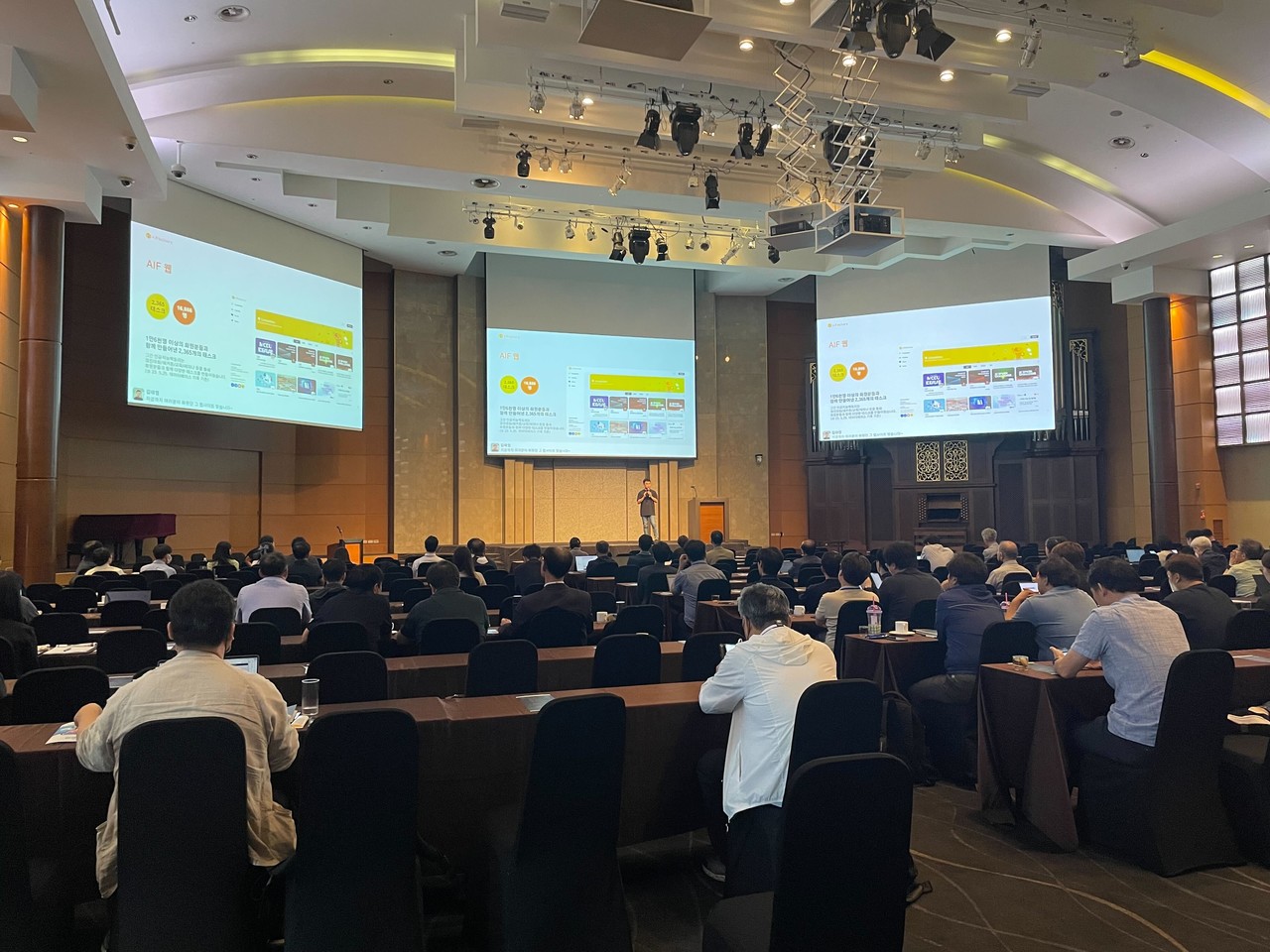 김태영 인공지능팩토리 대표가 AI ISV 컨퍼런스 2023에 참석해 'AI 마켓플레이스 플랫폼'을 발표하고 있다.(사진=인공지능팩토리)