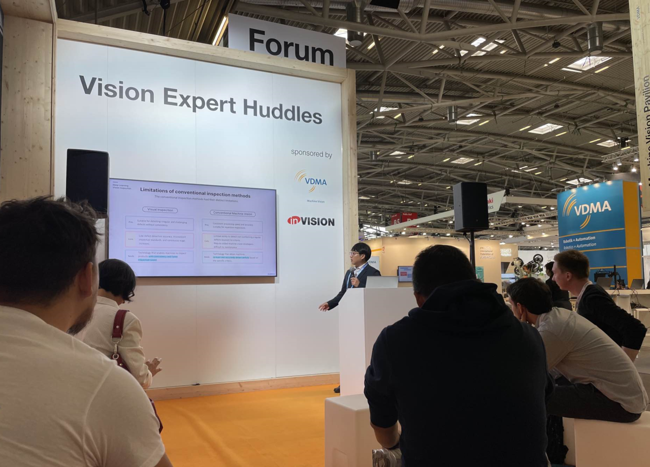 뉴로클이 오토메티카의 세미나에서 AI 딥러닝 비전검사 솔루션을 소개하고 있다. (사진=뉴로클)