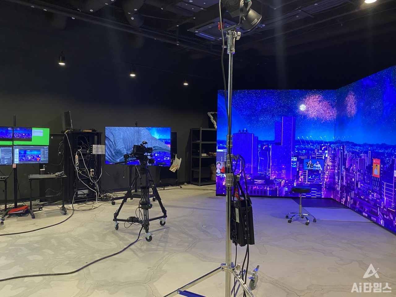 LED wall and filming equipment in Viv Lab 