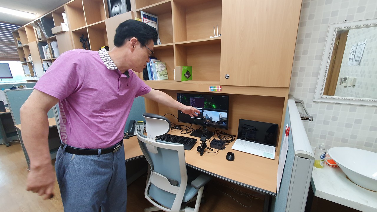 류제하 인지텍 대표가 AI 교통사고 예견 시스템에 대해 설명하고 있다. 