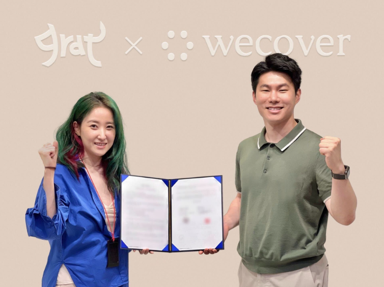 최찬열 위커버 대표(오른쪽)와 진모비 그랫 대표가 MOU 체결 기념 포즈를 취하고 있다. (사진=위커버)