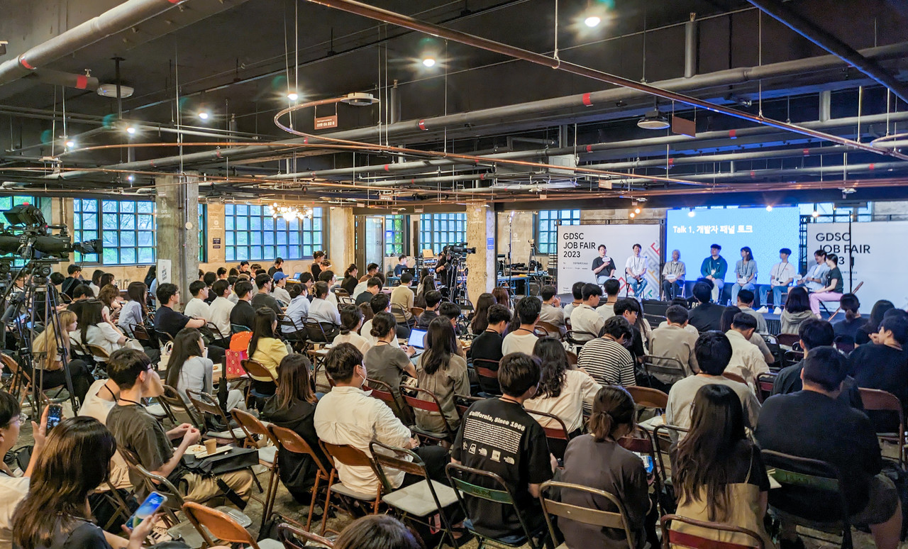 잡 페어 개발자 패널 토크 (사진=구글)