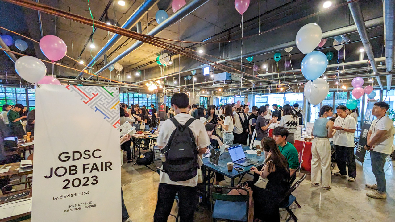 잡 페어 참가자 부스 (사진=구글)