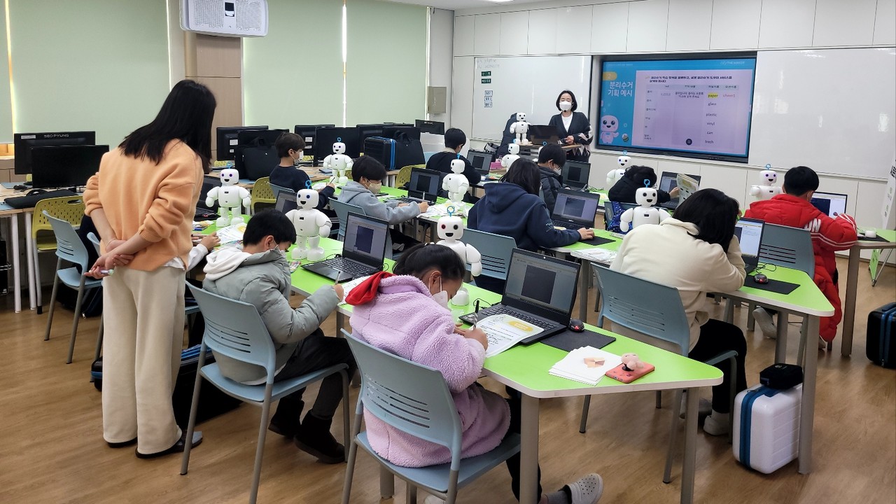 2023년도 상반기 디지털새싹캠프 사업으로 시행되고 있는 교육 현장 모습 (사진=서큘러스) 