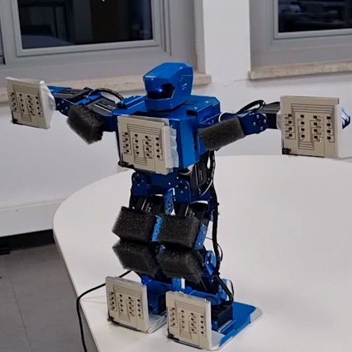 밀리미터파 후방산란 태그를 로봇에 부착해 움직임을 추적하는 실험 (사진=KAIST)