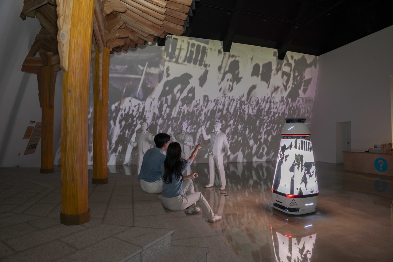 AI 미디어로봇 (사진=SKT)