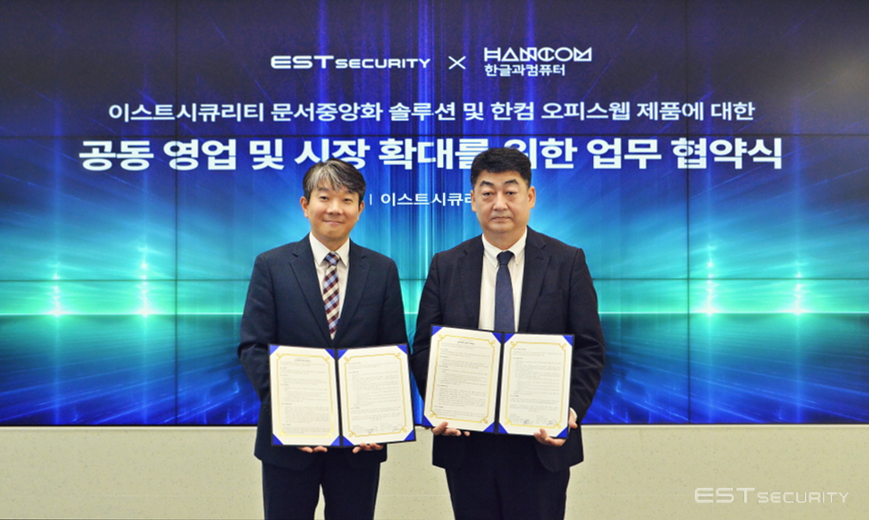 노의연 이스트시큐리티 상무(왼쪽)와 진성식 한컴 본부장이 MOU에서 포즈를 취하고 있다. (사진=이스트시큐리티)