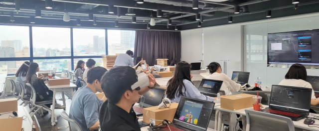 메디컬아이피에서 대면실습으로 진행된 ‘의학 교육을 위한 VR’ 심화 교육과정 (사진=인천가톨릭대학교) 