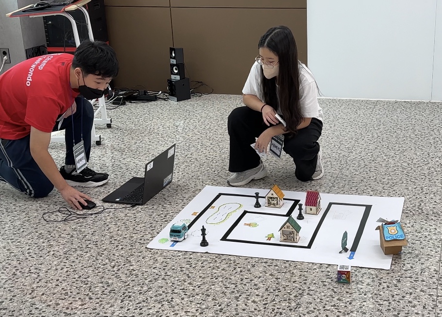 코딩을 시연하는 참가자 (사진ㅌ=광운인공지능고) 