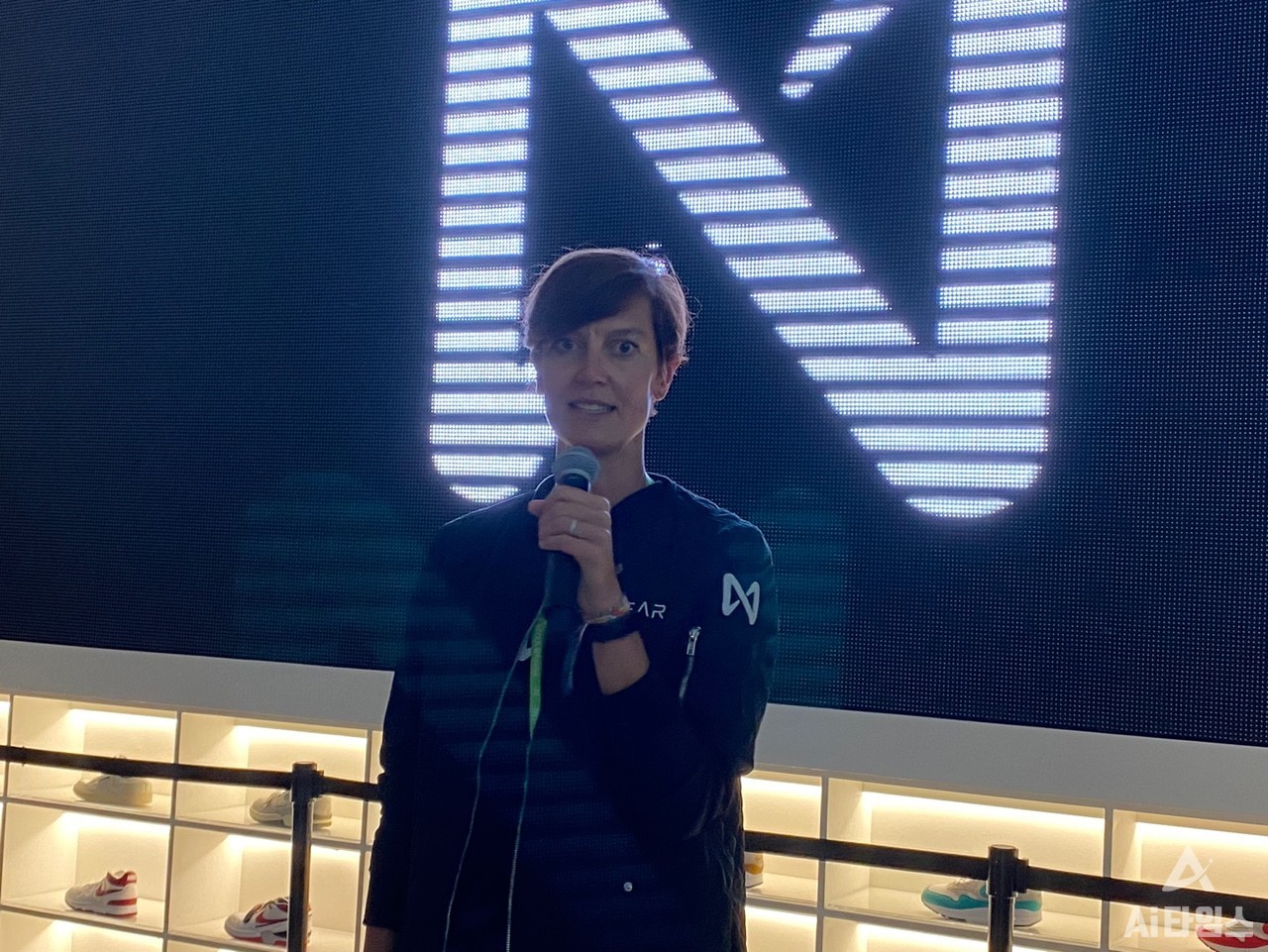 마리에케 플라멘트 니어 재단 최고 경영자가 인삿말을 전하고 있다.