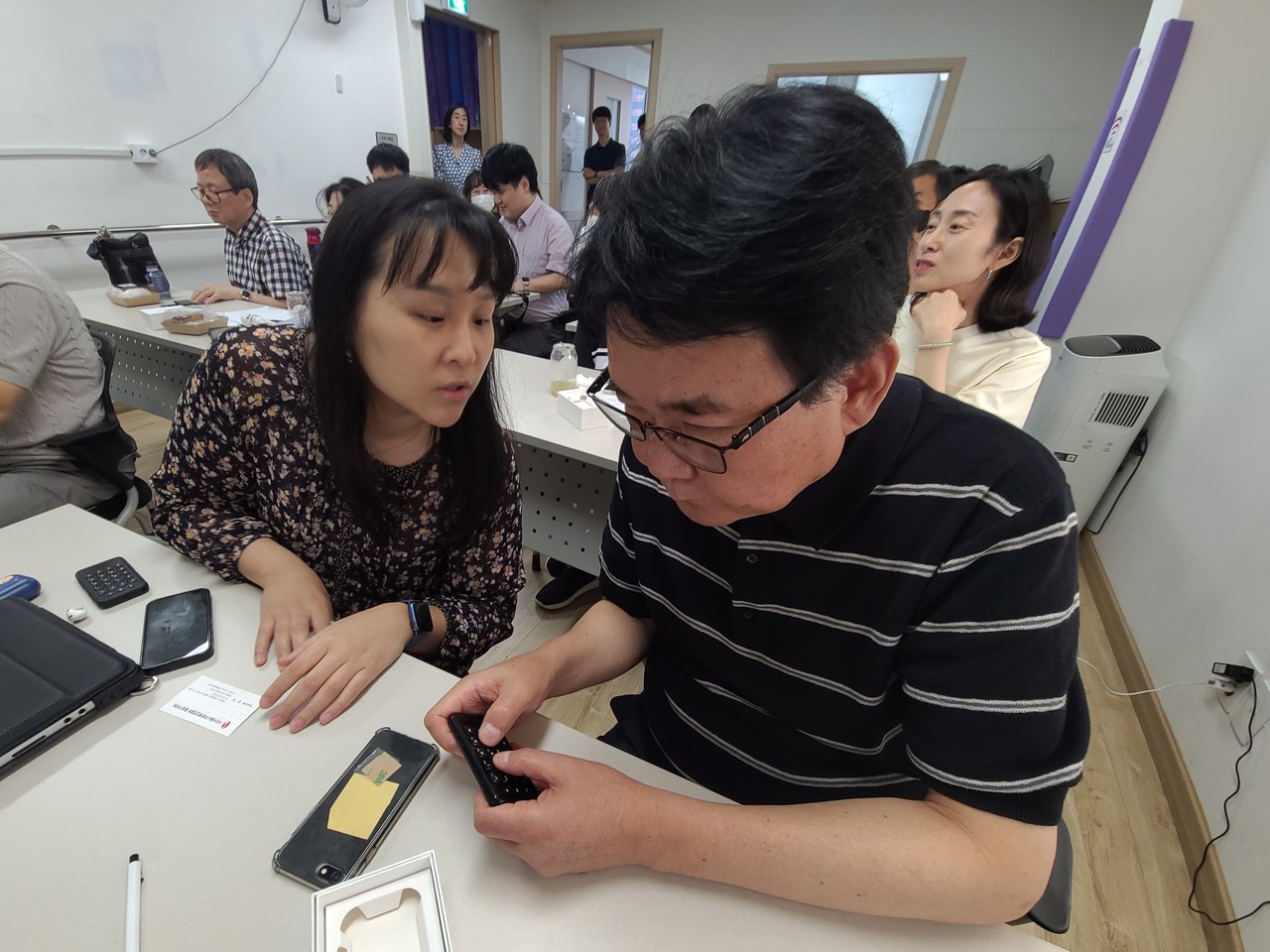 서울 종로구시각장애인쉼터에서 수도권 거주 시각장애인을 위한 디지털 격차 해소 교육이 열렸다. (사진=SKT) 