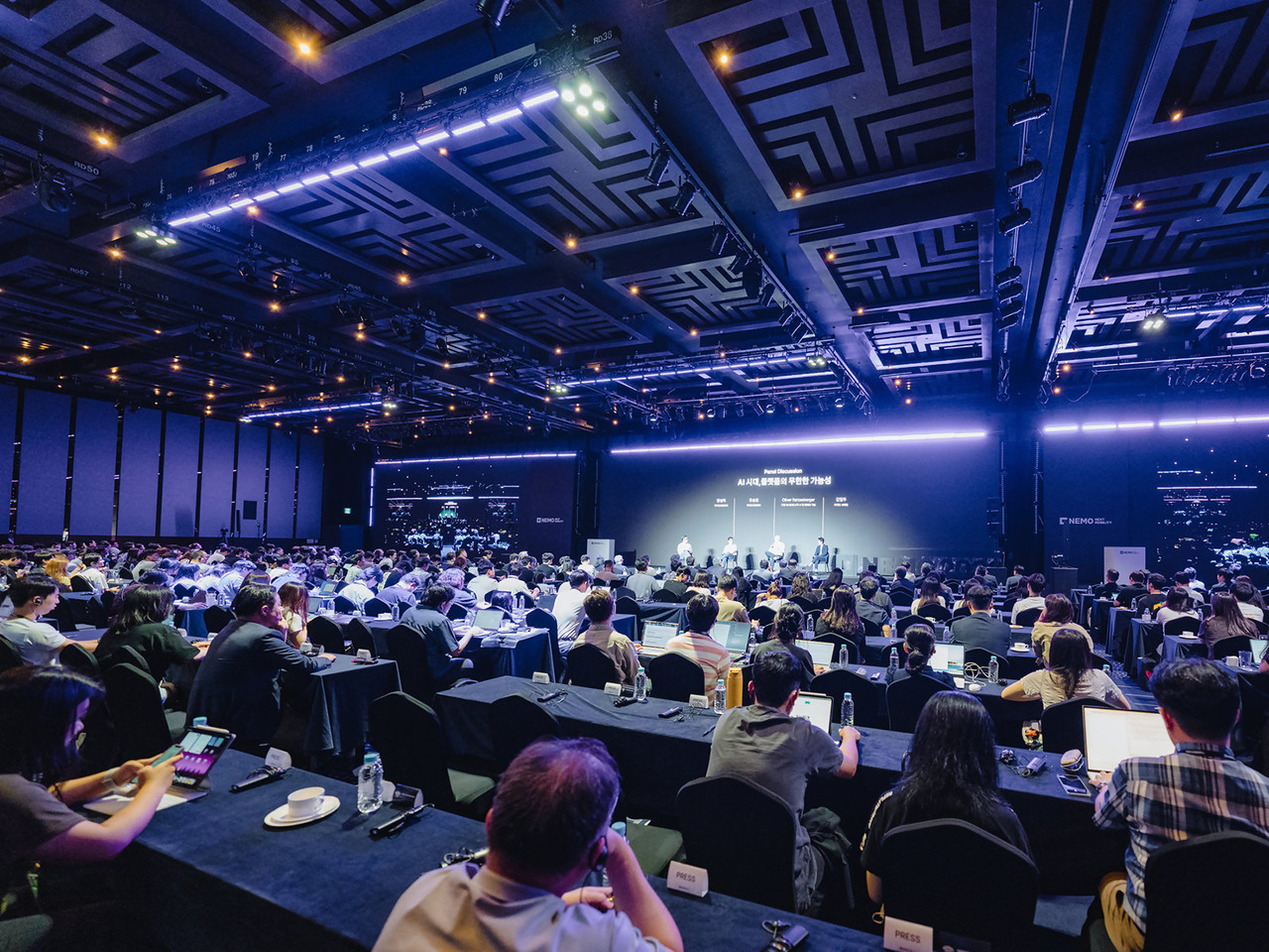 NEMO 2023 기조연설자들이 패널 토론을 진행하고 있다. (사진=카카오모빌리티) 