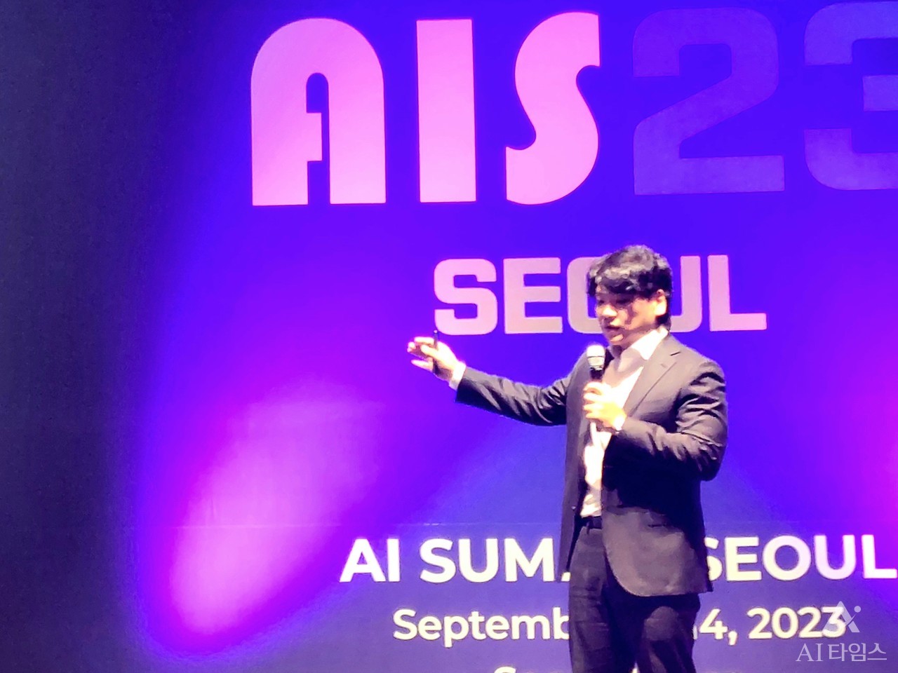 황성주 KAIST 교수가 ASI에 대해 설명하고 있다.