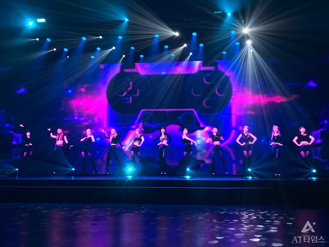 이터니티 콘서트 장면 중 일부