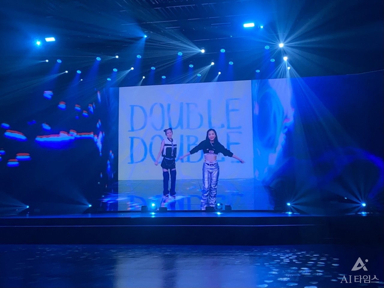 이터니티 콘서트 장면 중 일부